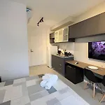 Studio Think Home / 15 Andar 1509